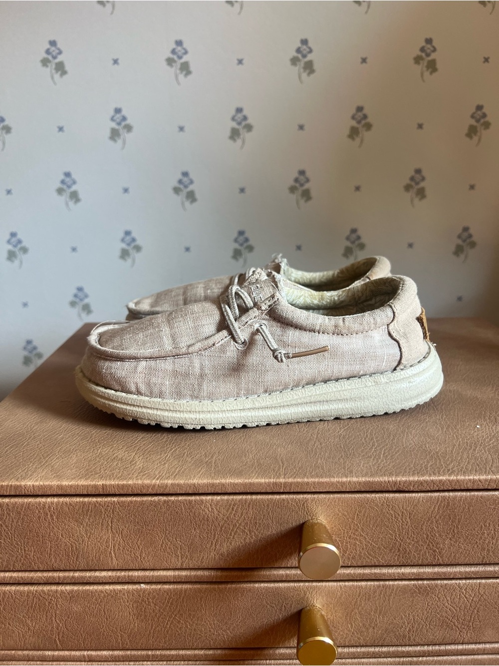 Hey Dude Wally youth beige size 13